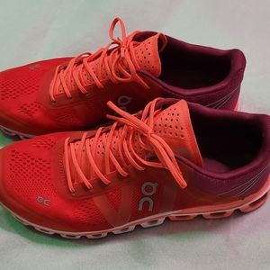 Women's On Cloud Cloudflow sz 9